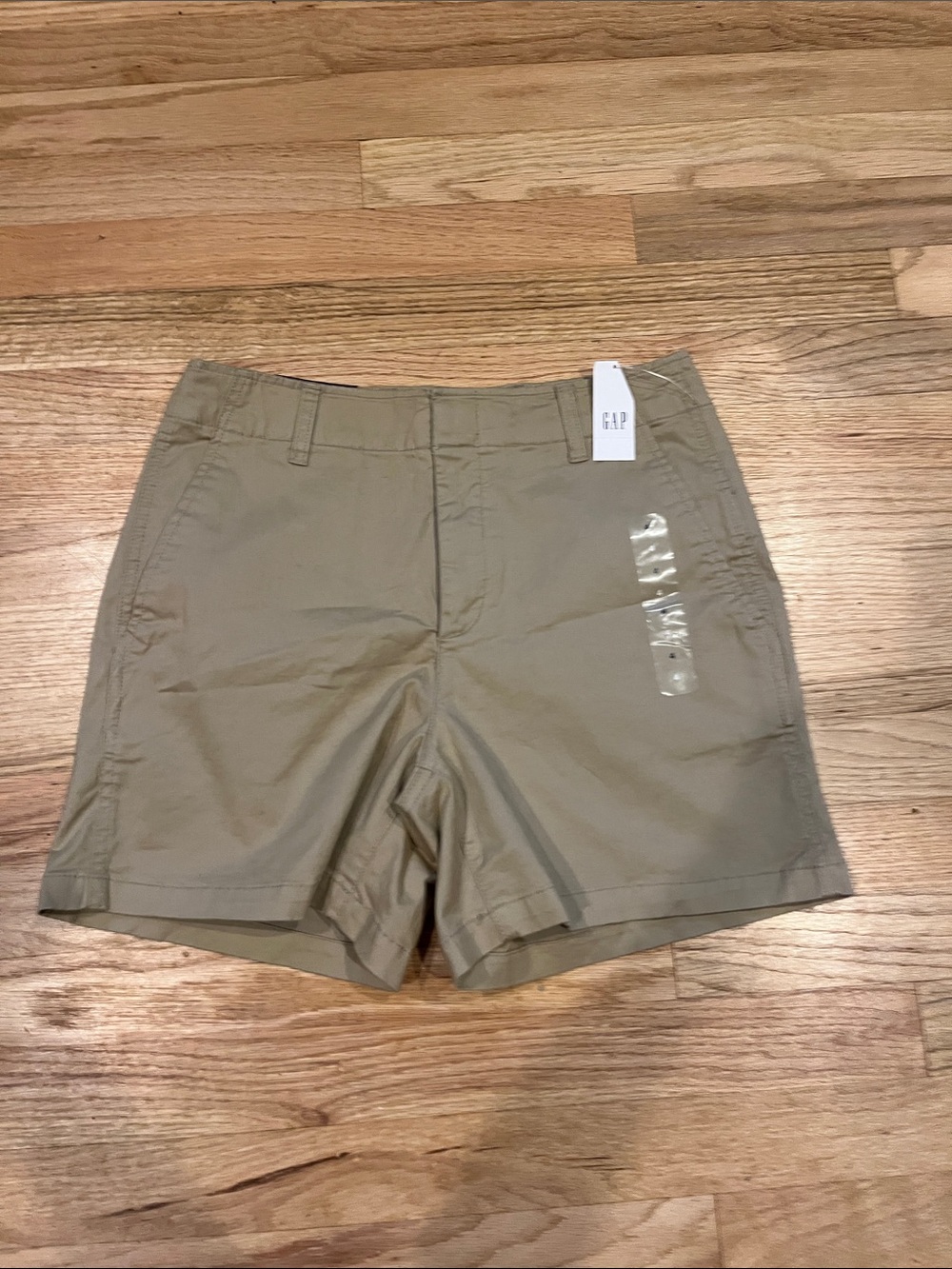 GAP Women’s Tan Flat-Front Shorts